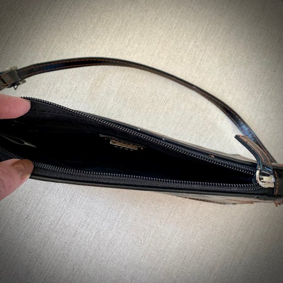 XOXO Small Black Vegan Leather Handbag with Strap - Picture 6 of 12